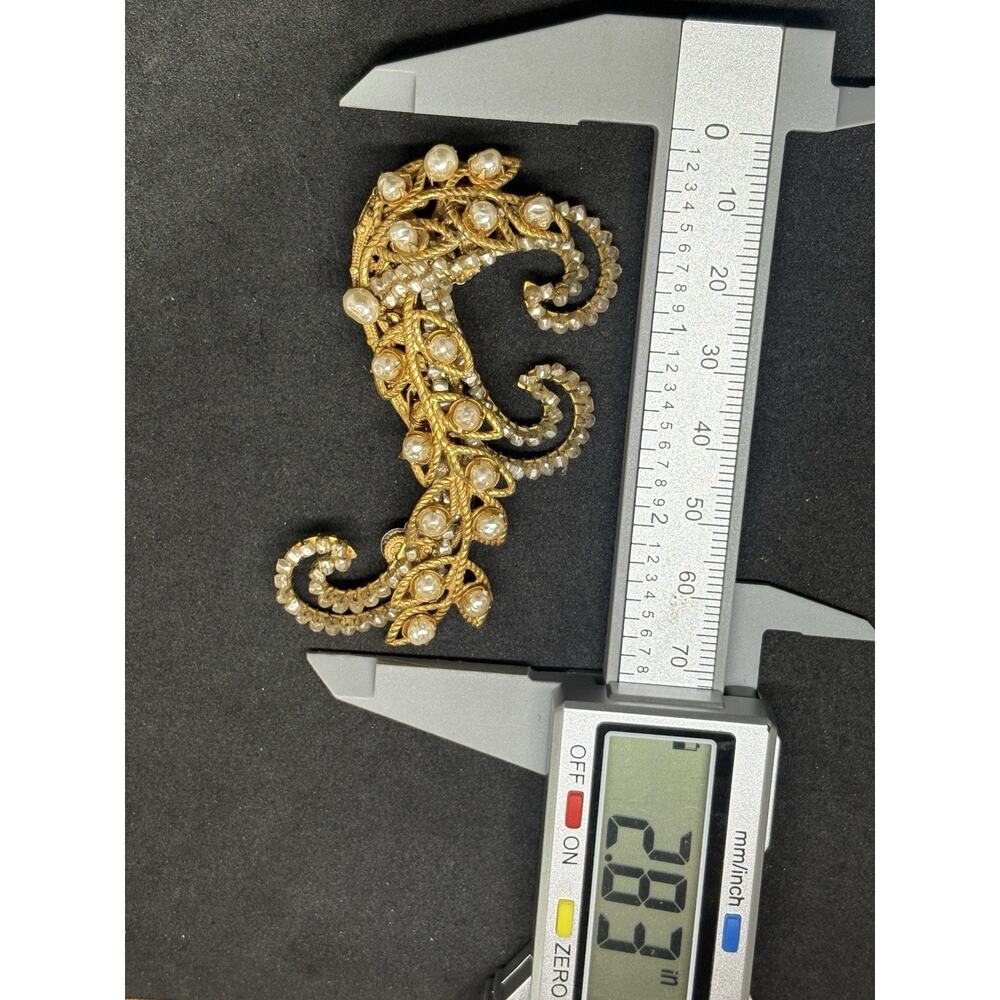 Vintage Miriam Haskell Signed Gold Tone Pearl Filigree Feather Scroll Brooch Pin - Picture 8 of 9